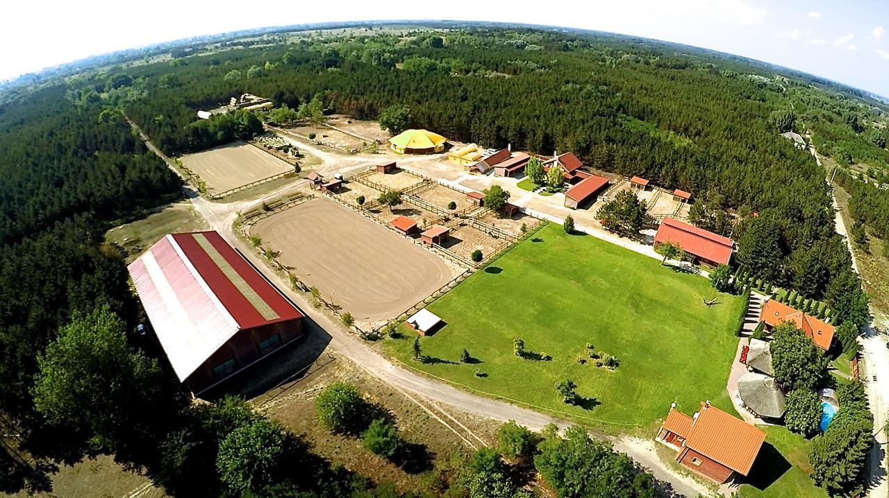 El Bronco Working Ranch Izsák Exteriör bild